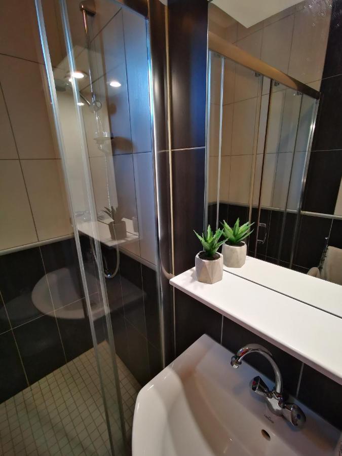 Mate Apartman Гюла Екстериор снимка