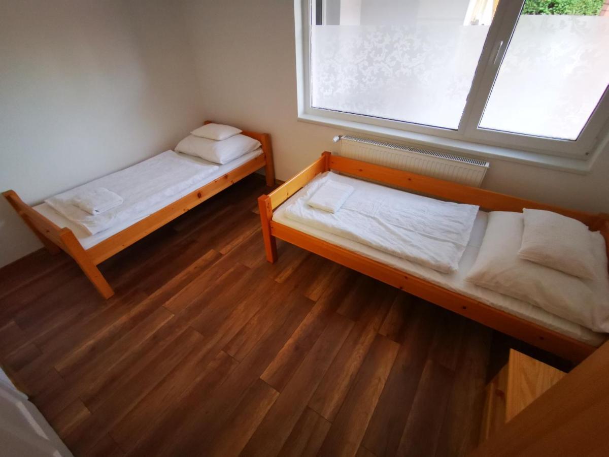 Mate Apartman Гюла Екстериор снимка