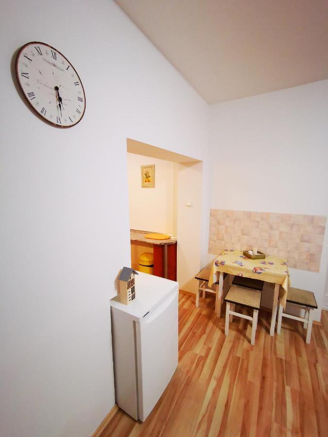 Mate Apartman Гюла Екстериор снимка