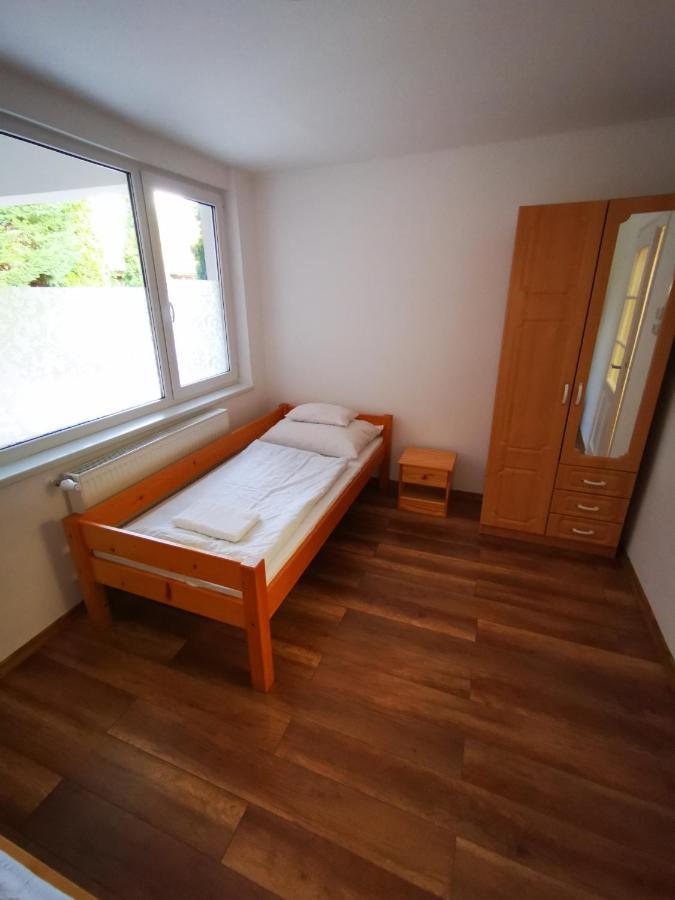 Mate Apartman Гюла Екстериор снимка