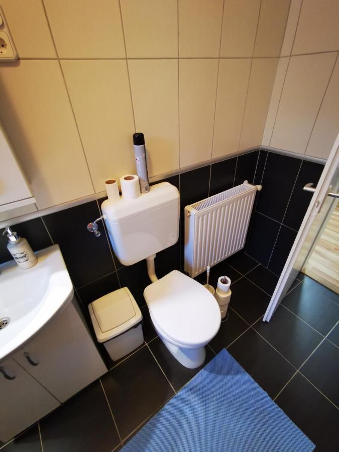 Mate Apartman Гюла Екстериор снимка