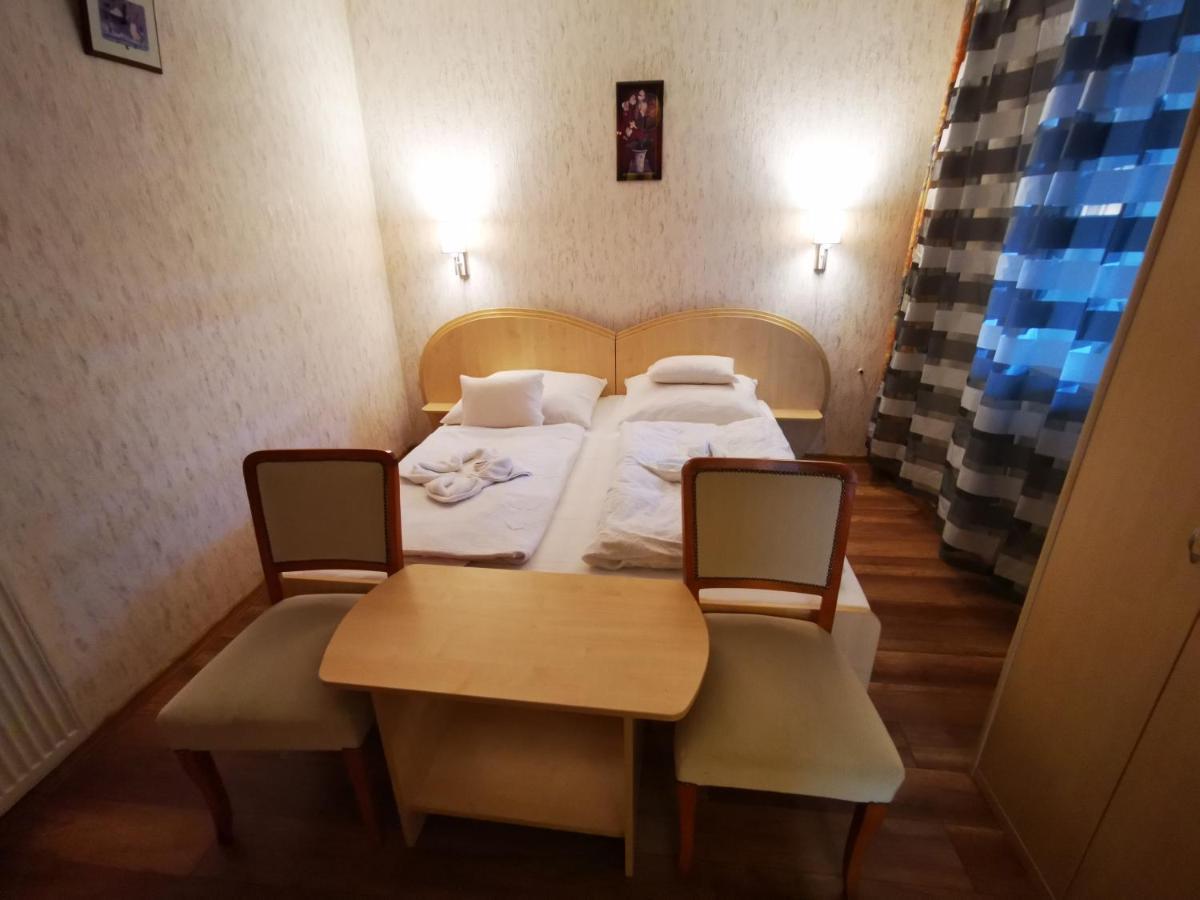 Mate Apartman Гюла Екстериор снимка
